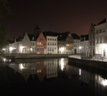 Bruges: cupcakes, biscotti alla cannella, colori pastello e cani alla finestra.