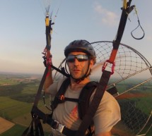 Un viaggio con il parapendio a motore lungo il corso del Po