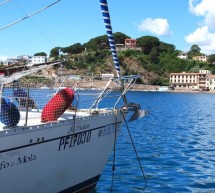 In barca a vela al largo dell’Isola d’Elba