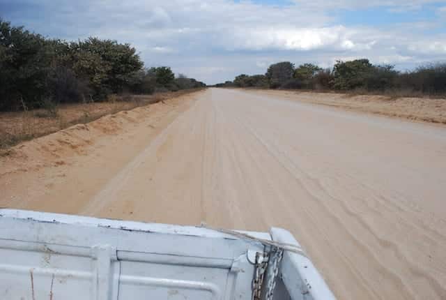 Sul retro di un furgone diretto verso il Kalahari