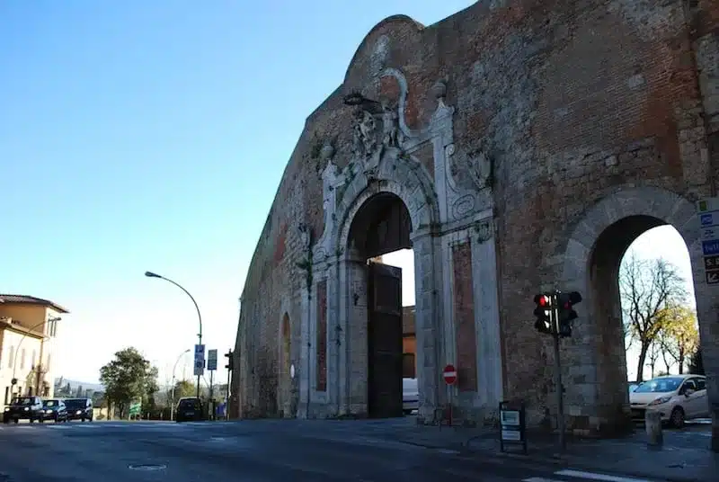 Porta Camollia - Siena, Italia