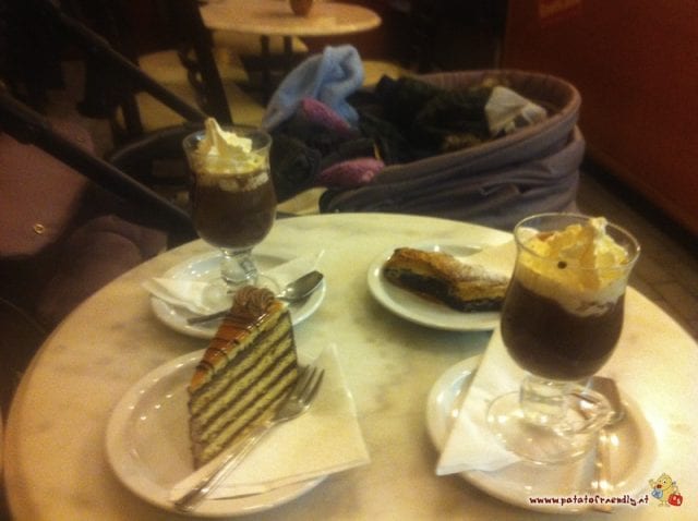 Pausa con torta e cioccolata calda a Budapest