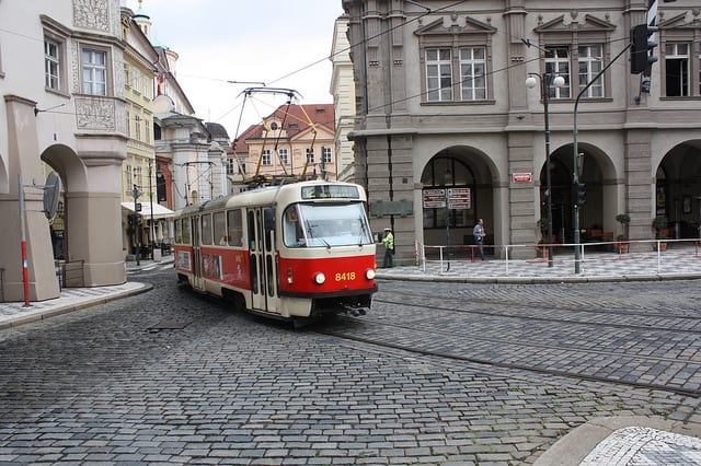 Un tram per le strade di Praga (foto di taudorf)