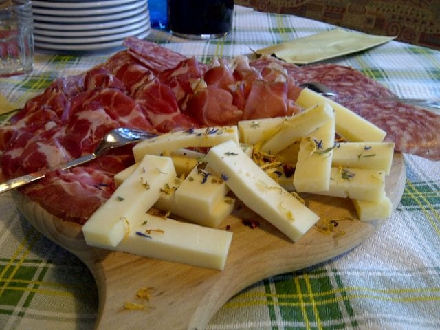 Salumi e formaggi locali, Val di Zoldo - Veneto, Italia
