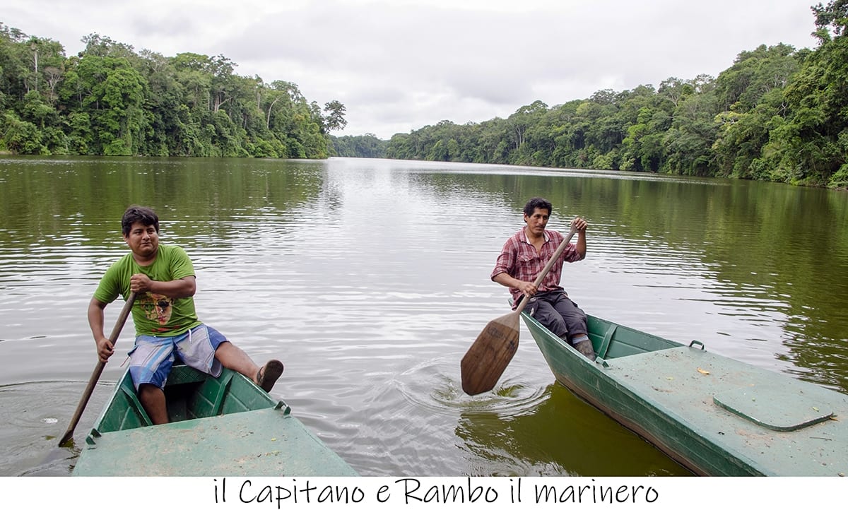 in barca al Sachavaca Camp, Parque del Manu, Perù