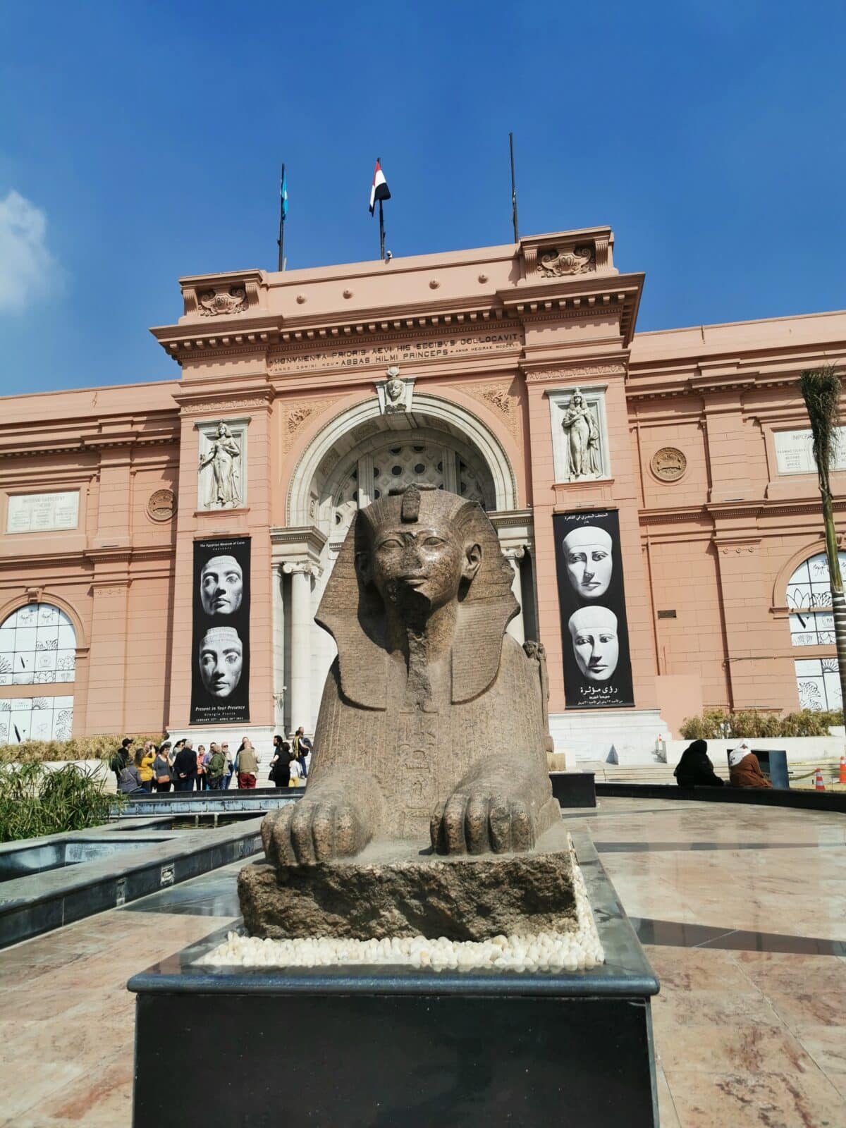 L'ingresso del monumentale museo del Cairo in Egitto