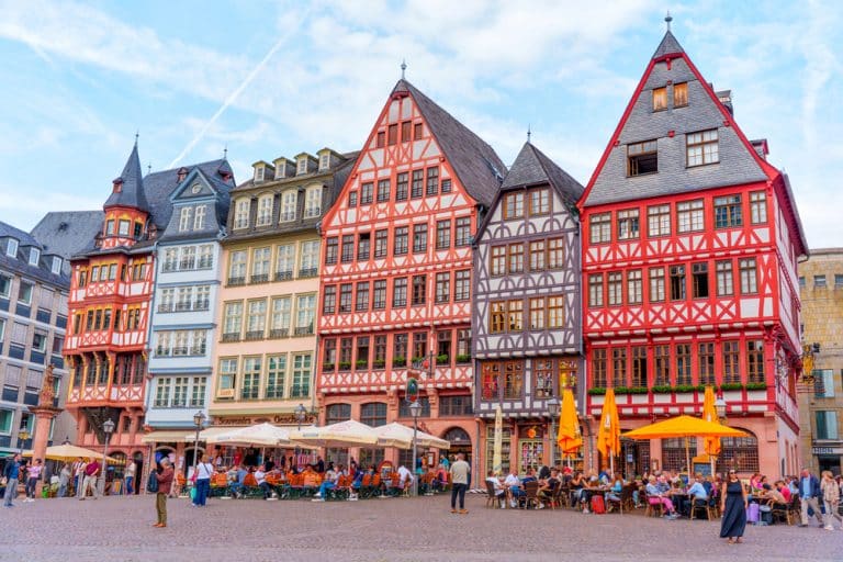 Piazza Römerberg nel centro storico di Francoforte