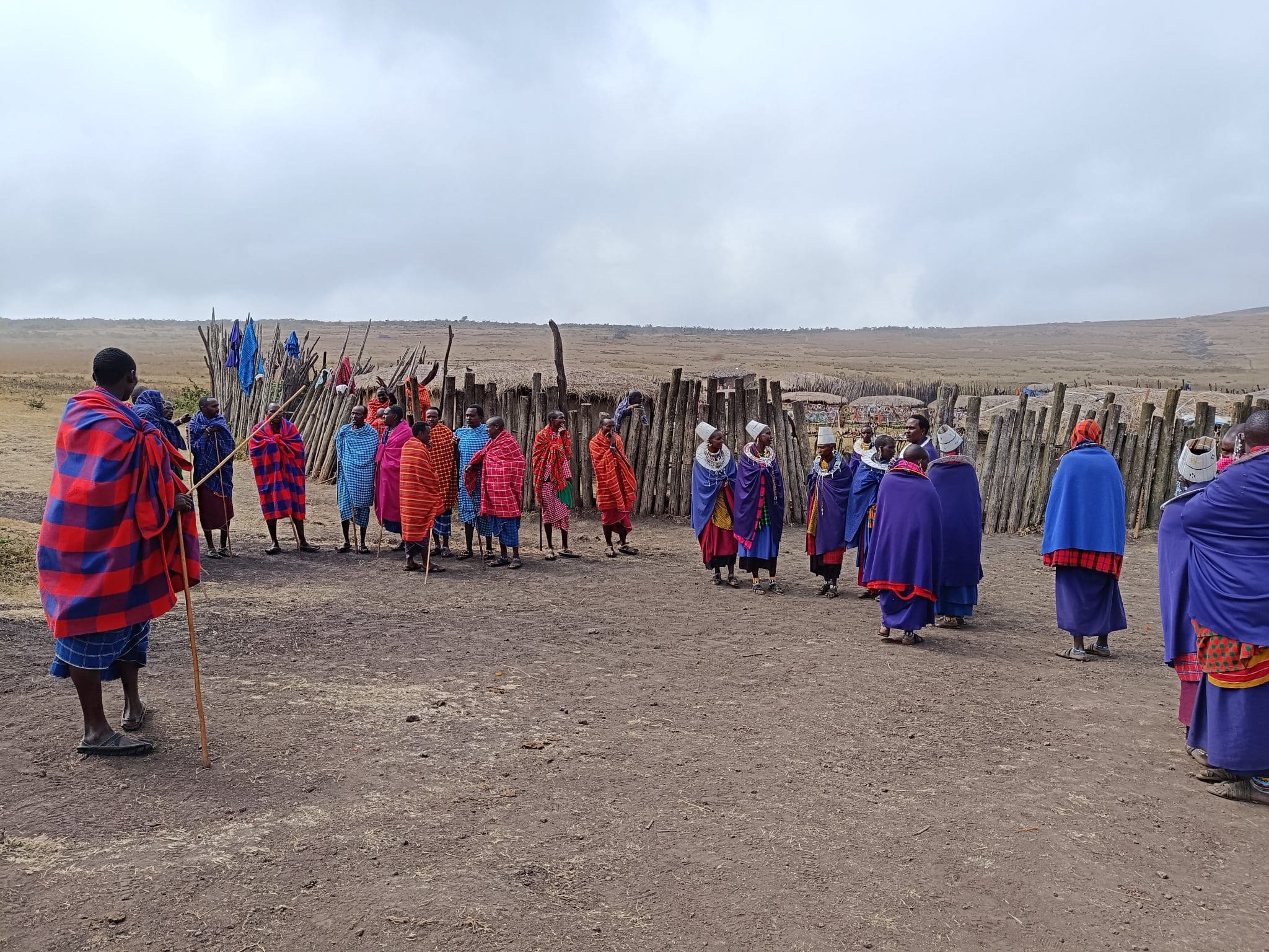 Masai lungo la strada per il Serengeti National Park