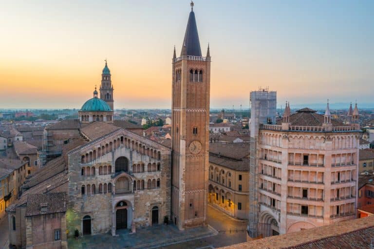 Veduta panoramica delle architetture storiche tra Mantova, Parma e Modena per un itinerario d'arte on the road.