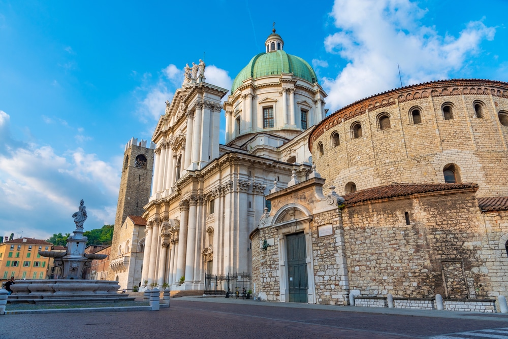 Piazza duomo a Brescia