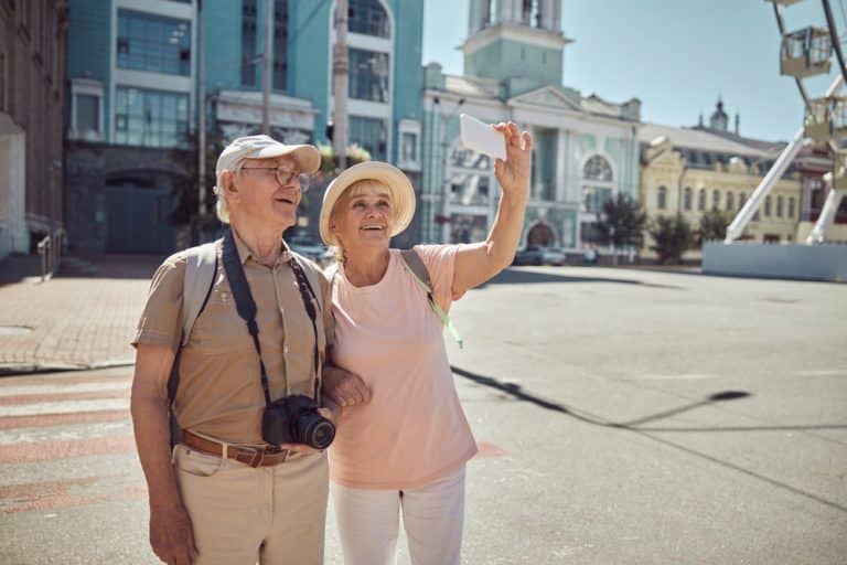 Coppia di Viaggiatori over 75