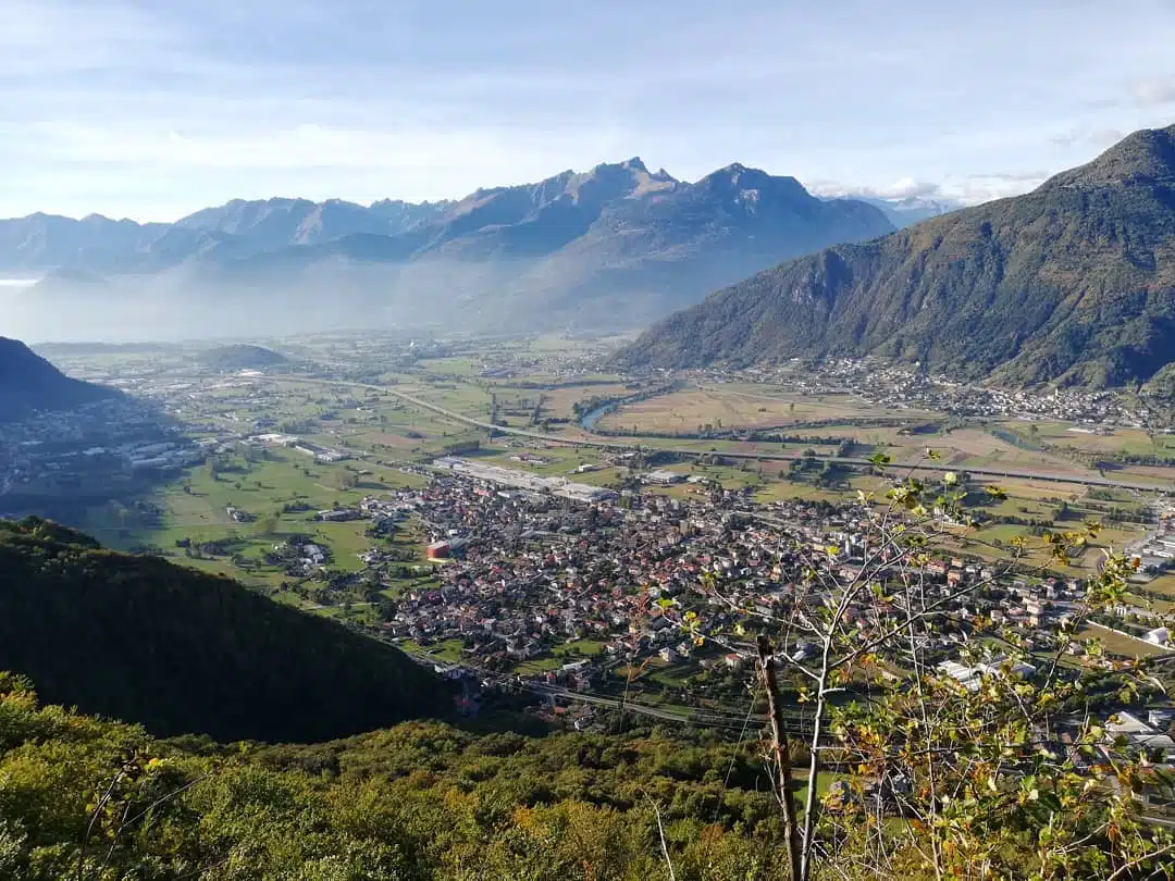 Delebio, Bassa Valtellina: Trekking in Val Lesina, Storia e Sentieri Panoramici