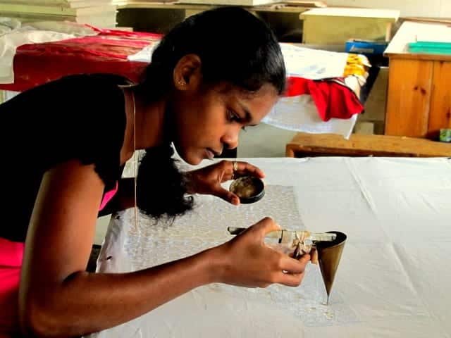 La lavorazione del batik Lavorazione batik - Sri Lanka