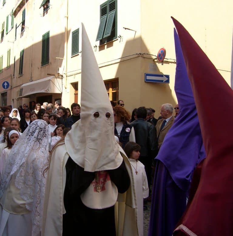 Pasqua ad Alghero: Tradizioni, Settimana Santa e Borghi