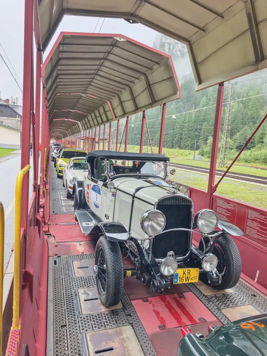 auto sul treno tunnel dei Tauri