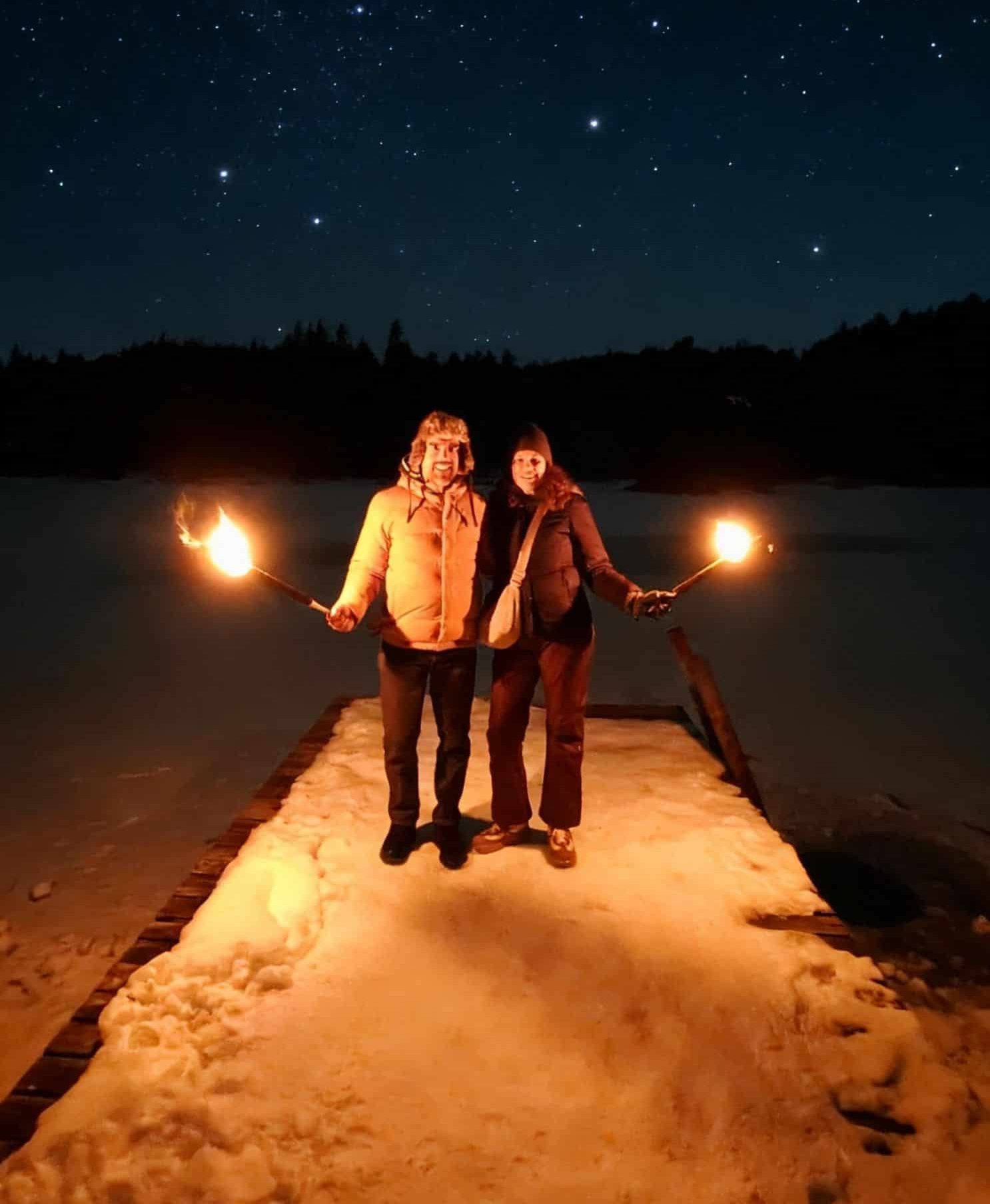 Passeggiata notturna con torce a Mösern